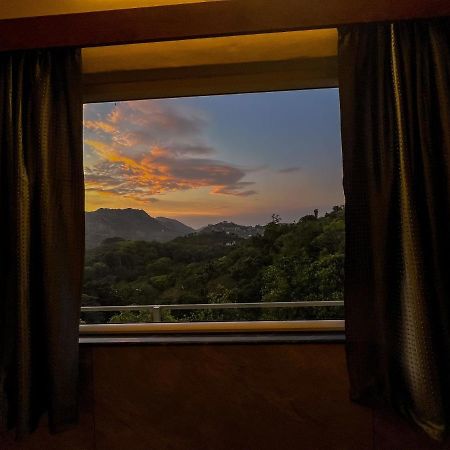 Green Palace Resort Vagamon Bagian luar foto