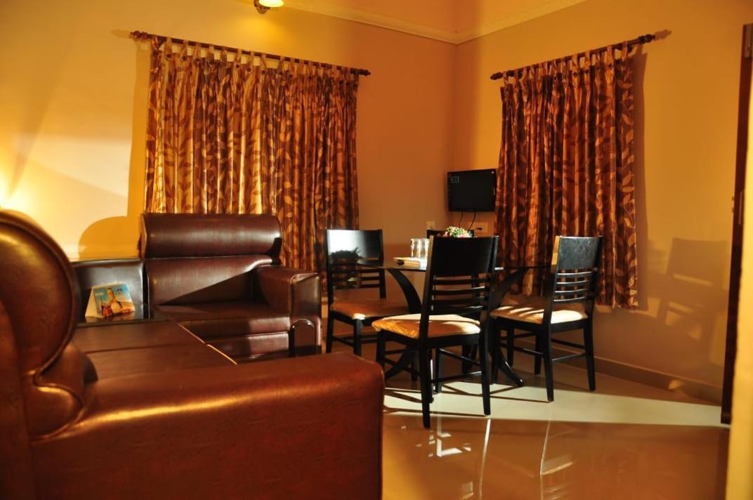 Green Palace Resort Vagamon Bagian luar foto