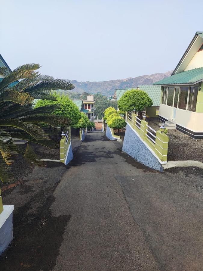 Green Palace Resort Vagamon Bagian luar foto