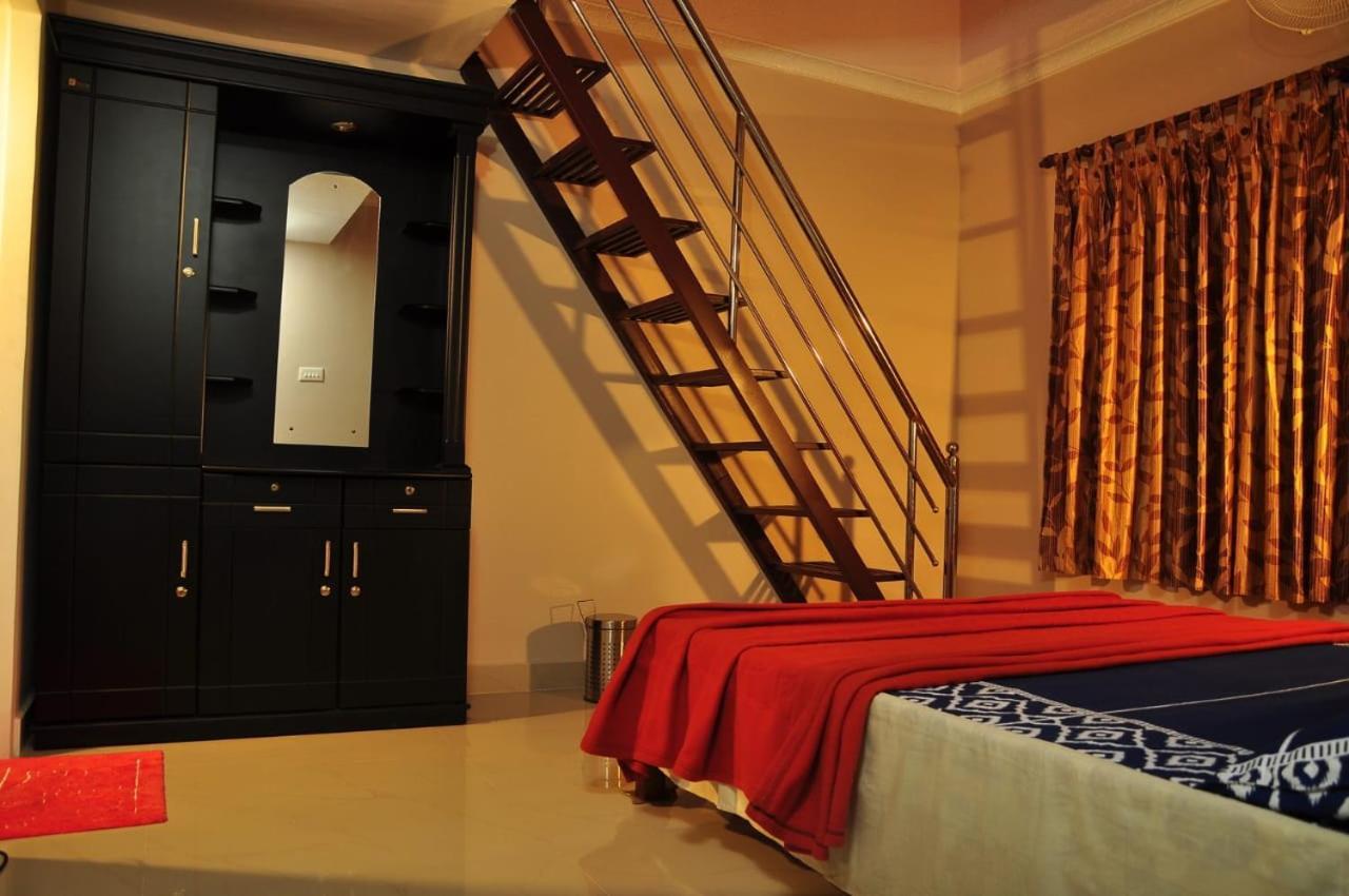 Green Palace Resort Vagamon Bagian luar foto