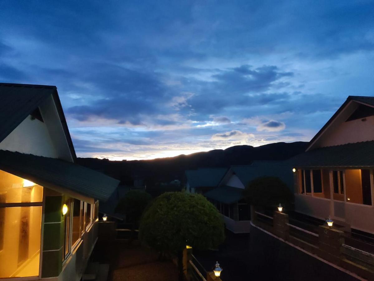 Green Palace Resort Vagamon Bagian luar foto