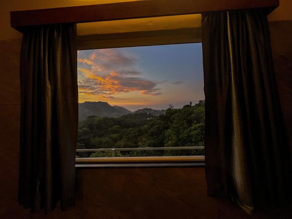 Green Palace Resort Vagamon Bagian luar foto