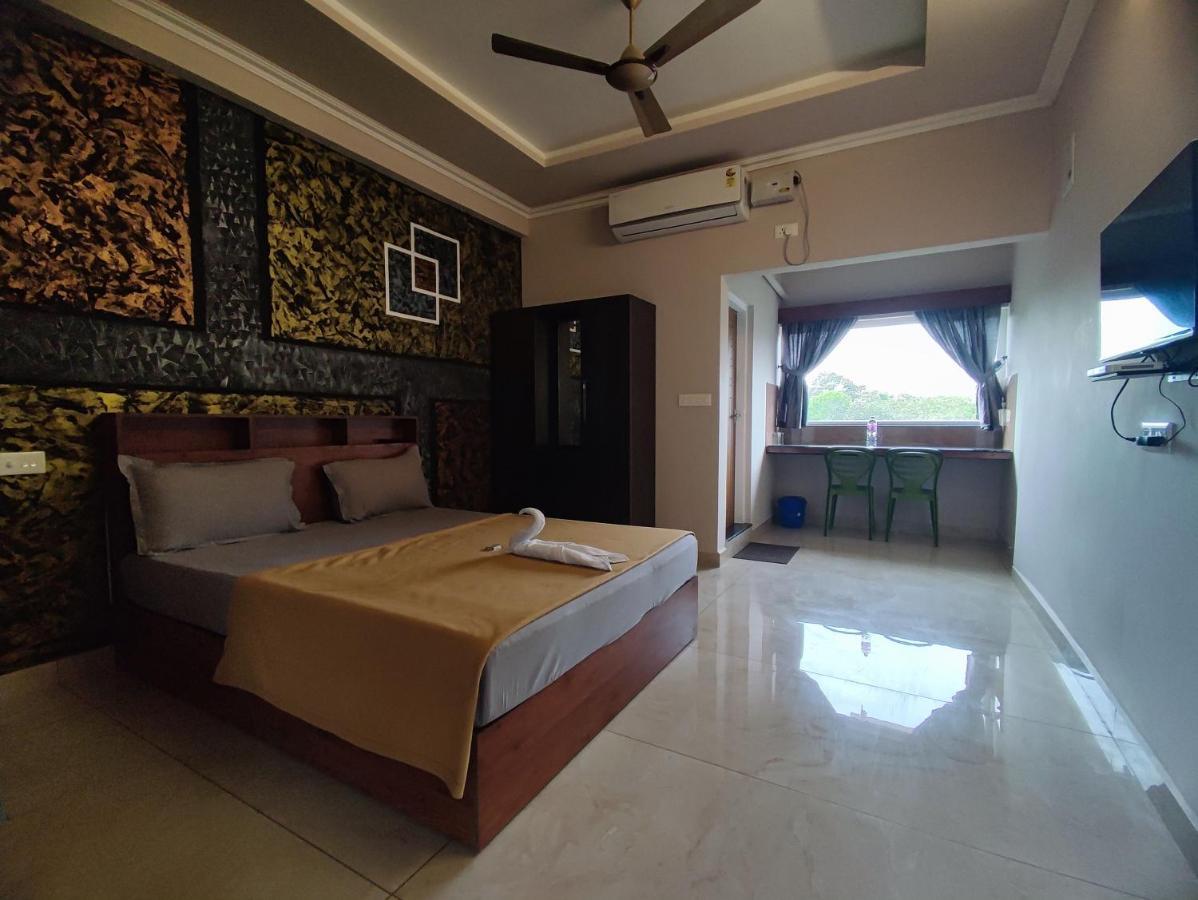 Green Palace Resort Vagamon Bagian luar foto
