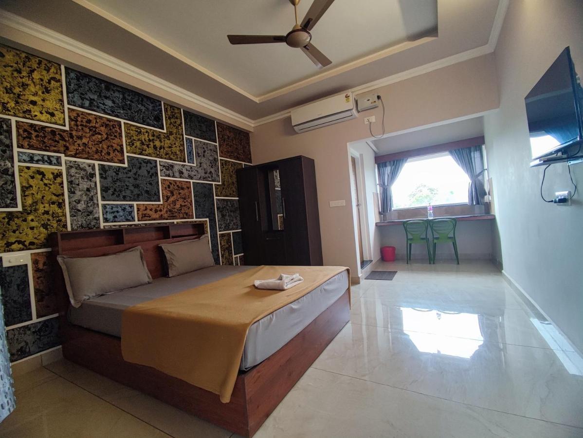 Green Palace Resort Vagamon Bagian luar foto