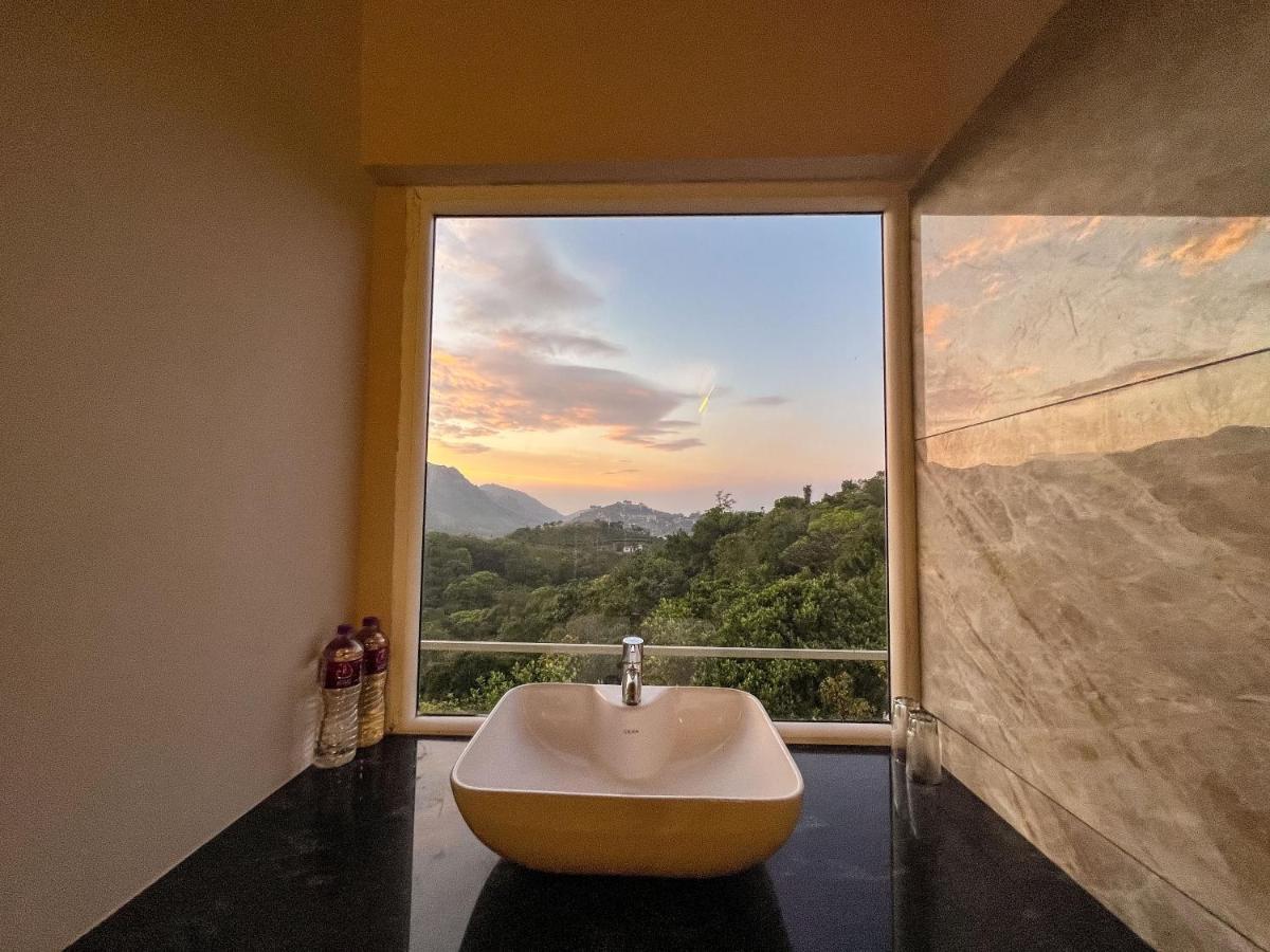 Green Palace Resort Vagamon Bagian luar foto