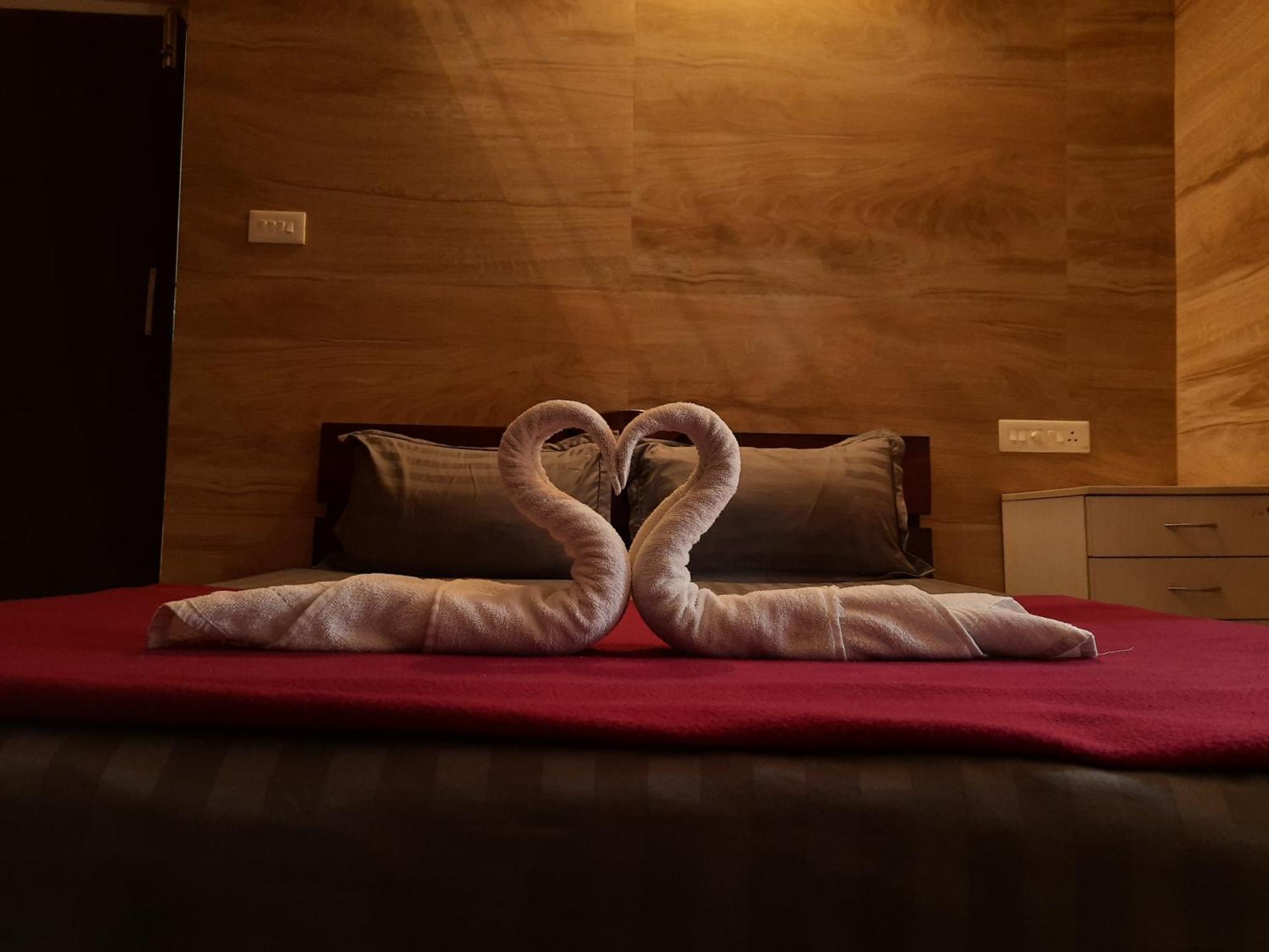 Green Palace Resort Vagamon Bagian luar foto